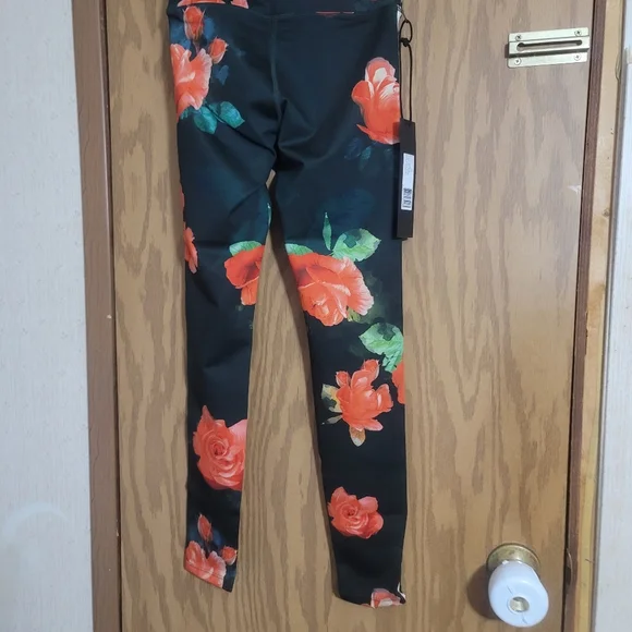 *FINAL* NOLI ROSE LEGGING: FLORAL PRINT: BLACK/RED: NWT: SZ XS - Picture 5 of 5